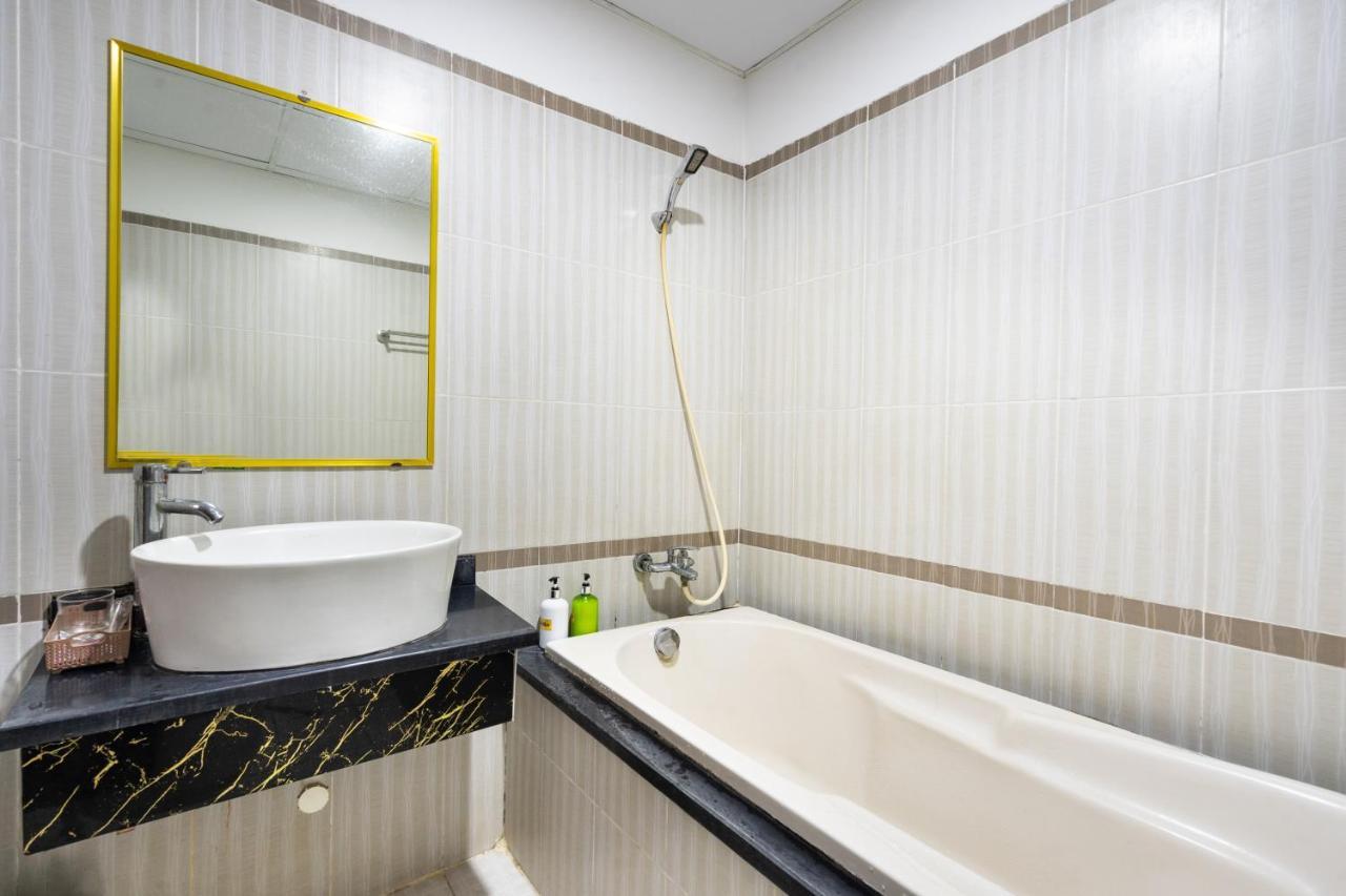 Super Oyo 1160 Hai Phong Hotel Thành Pho Ho Chí Minh Esterno foto